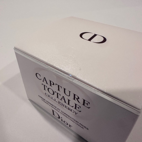 Dior Capture total Cell Energy Firming & Wrinkle-Correcting Creme - Picture 2 of 3